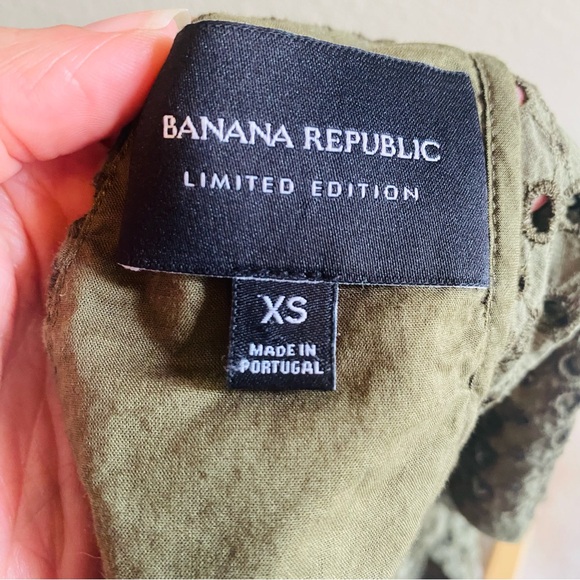 BANANA REPUBLIC Eyelet Lace Top XS Short Flutter Sleeve Choker V Neck Green - Picture 6 of 6